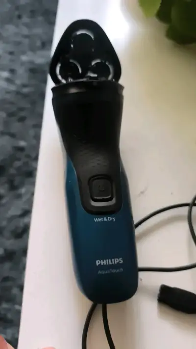 Afeitadora Philips AquaTouch Wet & Dry - miniatura 1