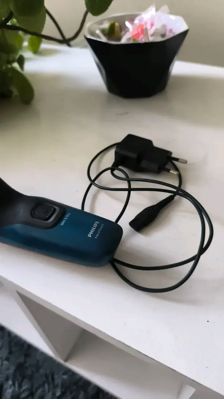 Afeitadora Philips AquaTouch Wet & Dry - 2