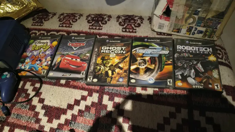 Consola Nintendo GameCube con controles y cables - 2