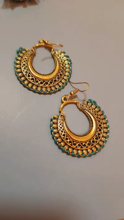 Set de aros bohemios en tonos turquesa y dorado - miniatura 4