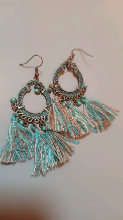Set de aros bohemios en tonos turquesa y dorado - miniatura 5