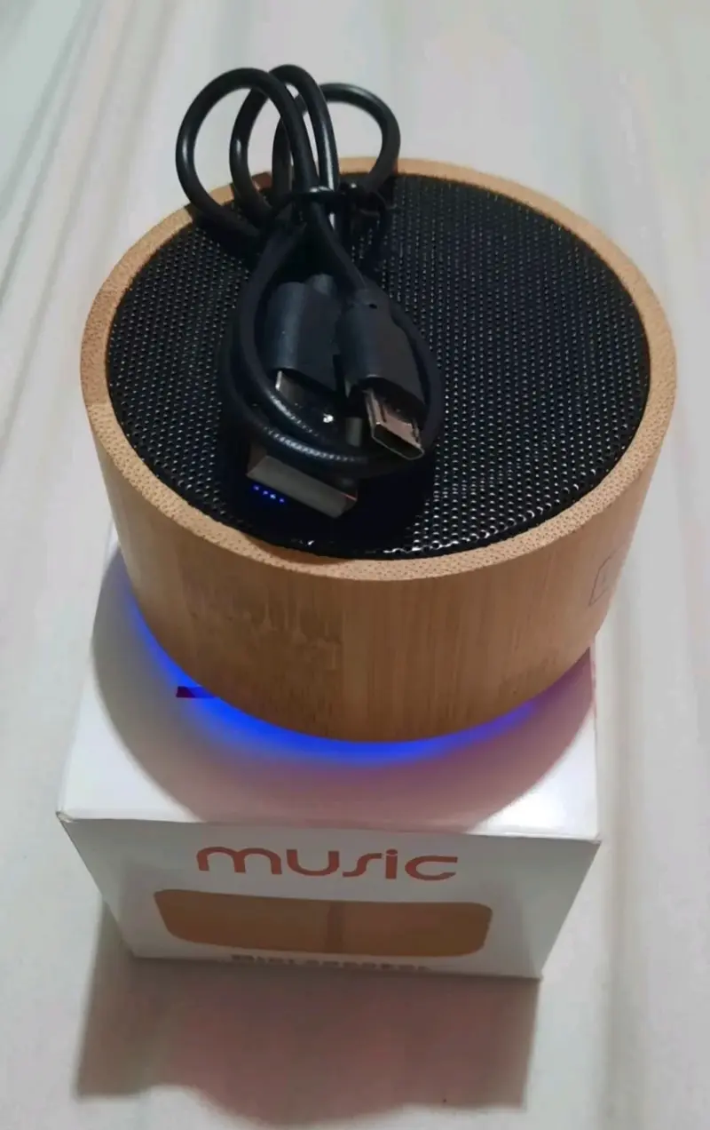 Parlante Bluetooth portátil de bambú
