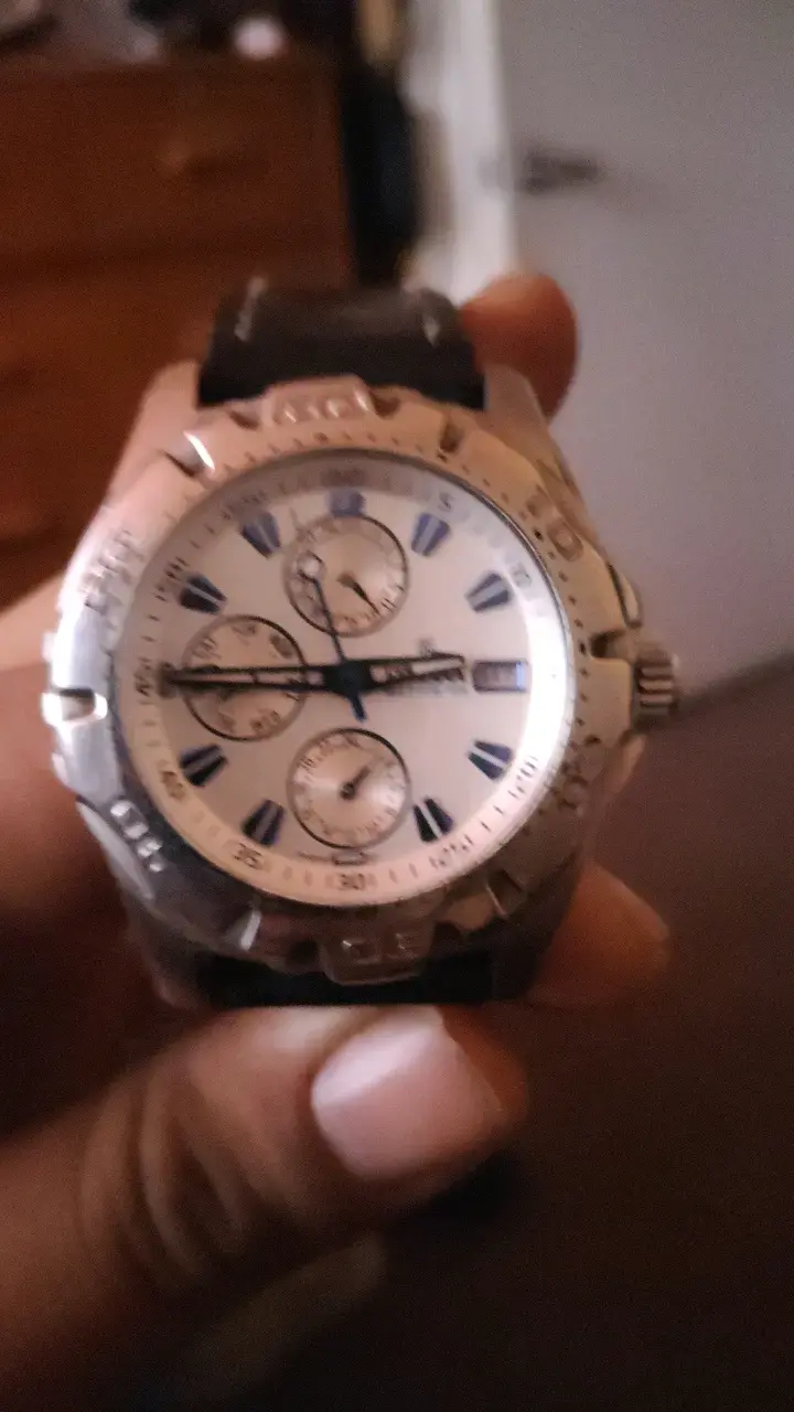 Reloj análogo con correa de cuero negro - 2