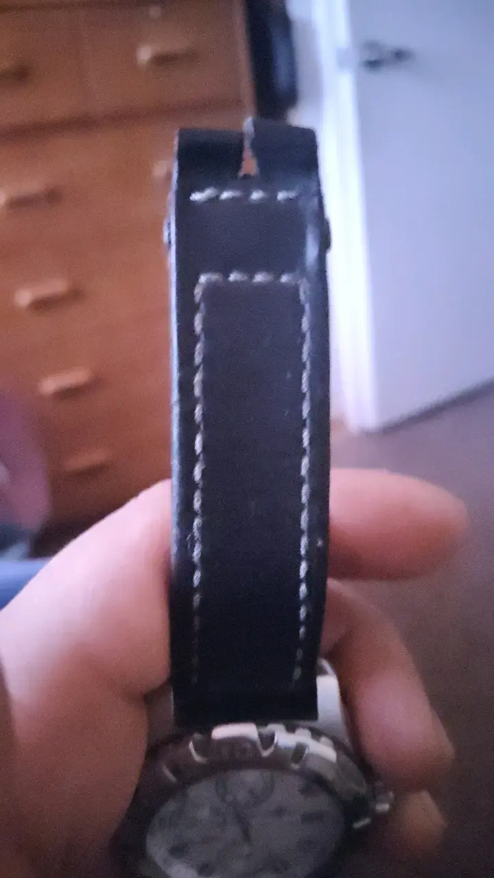 Reloj análogo con correa de cuero negro - 4