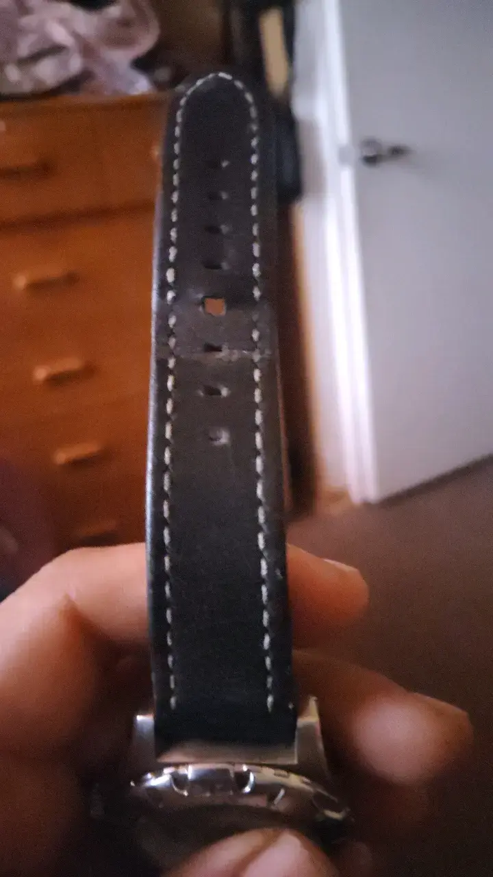 Reloj análogo con correa de cuero negro - 5
