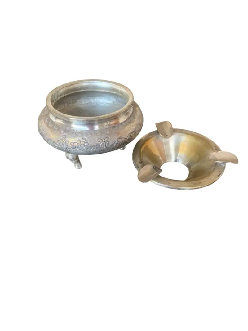 Cenicero vintage de metal con grabados desmontable - 2
