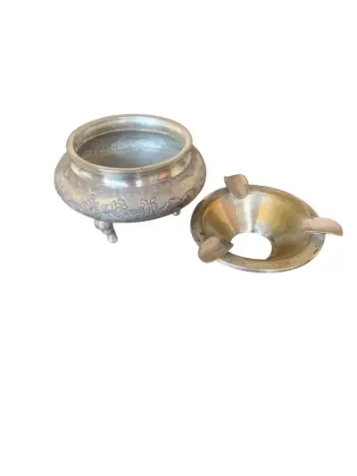 Cenicero vintage de metal con grabados desmontable - miniatura 2