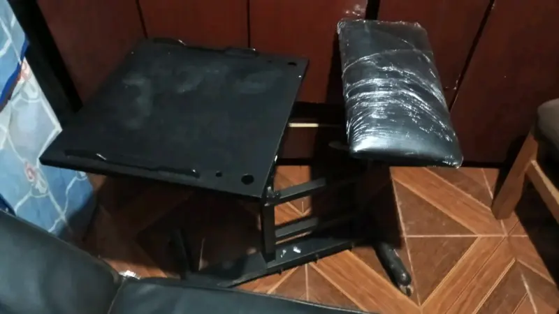 Mesa plegable para laptop con asiento acolchado - 1