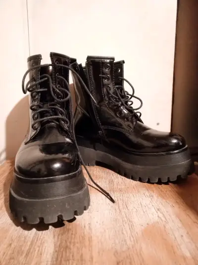 Botas negras con plataforma - miniatura 1