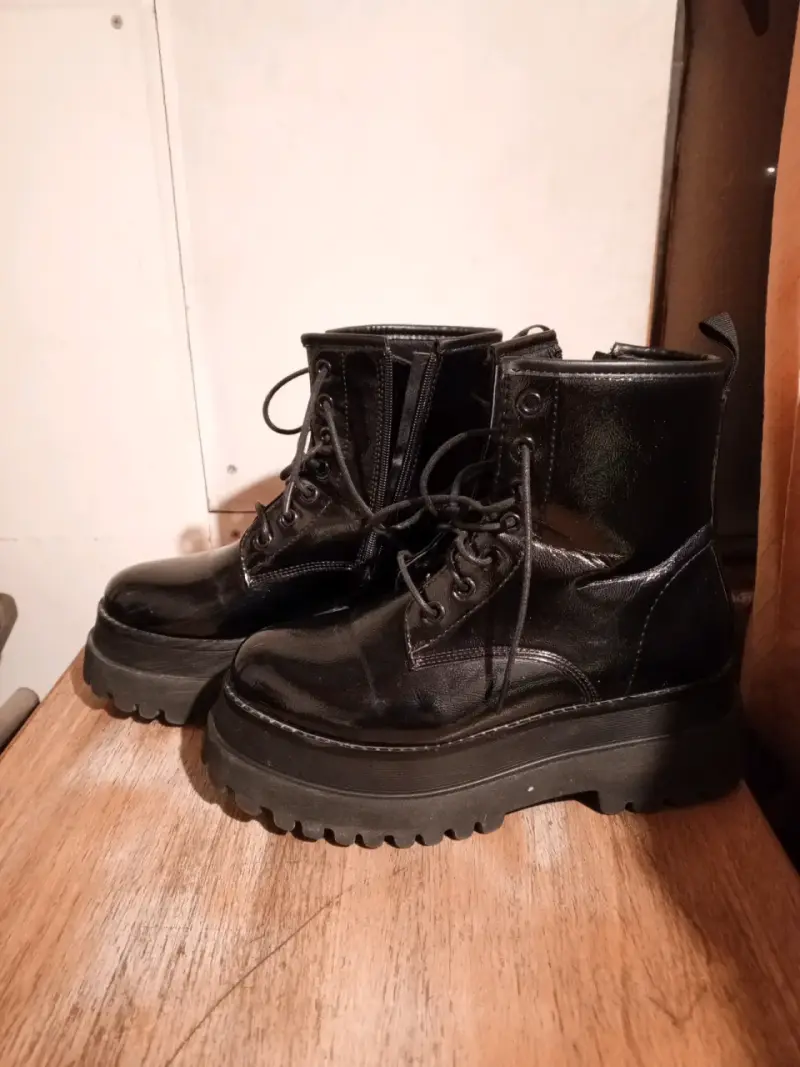 Botas negras con plataforma - 2