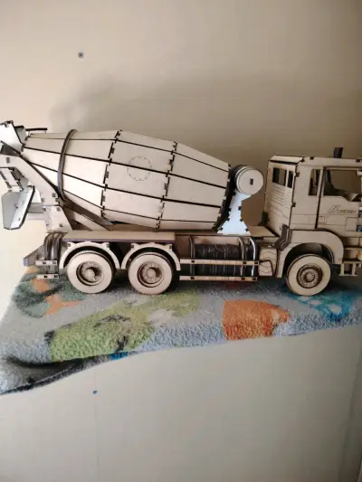 Camión mezclador de madera decorativo - miniatura 1