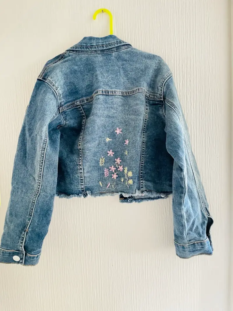 Chaqueta de mezclilla para niña con bordado - 3