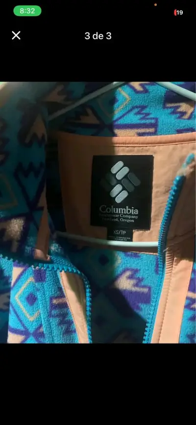 Polar Columbia azul con diseño geométrico - miniatura 1