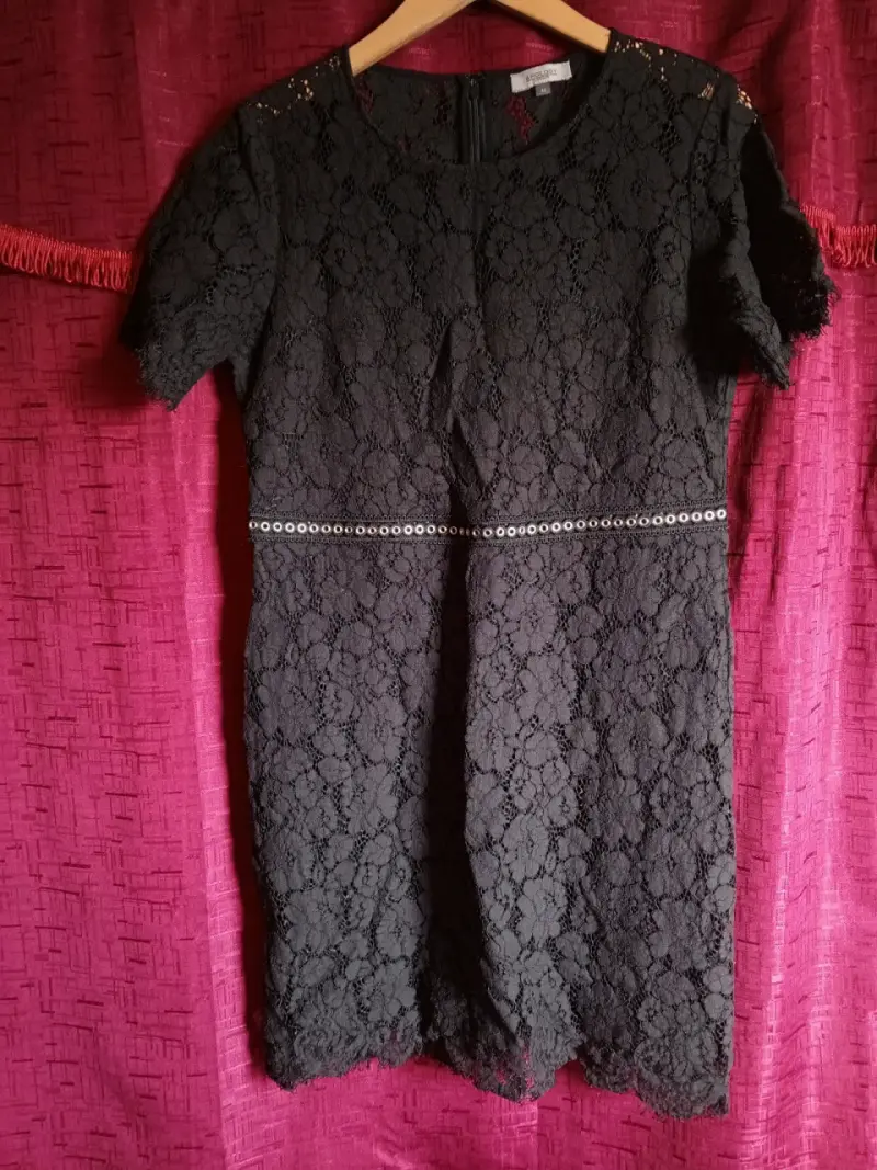 Vestido de encaje negro elegante