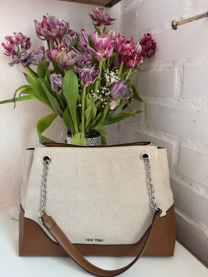 Cartera beige y marrón con cadena Nine West - 1