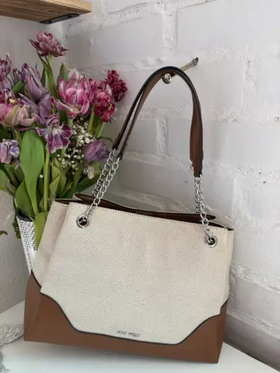 Cartera beige y marrón con cadena Nine West - miniatura 4