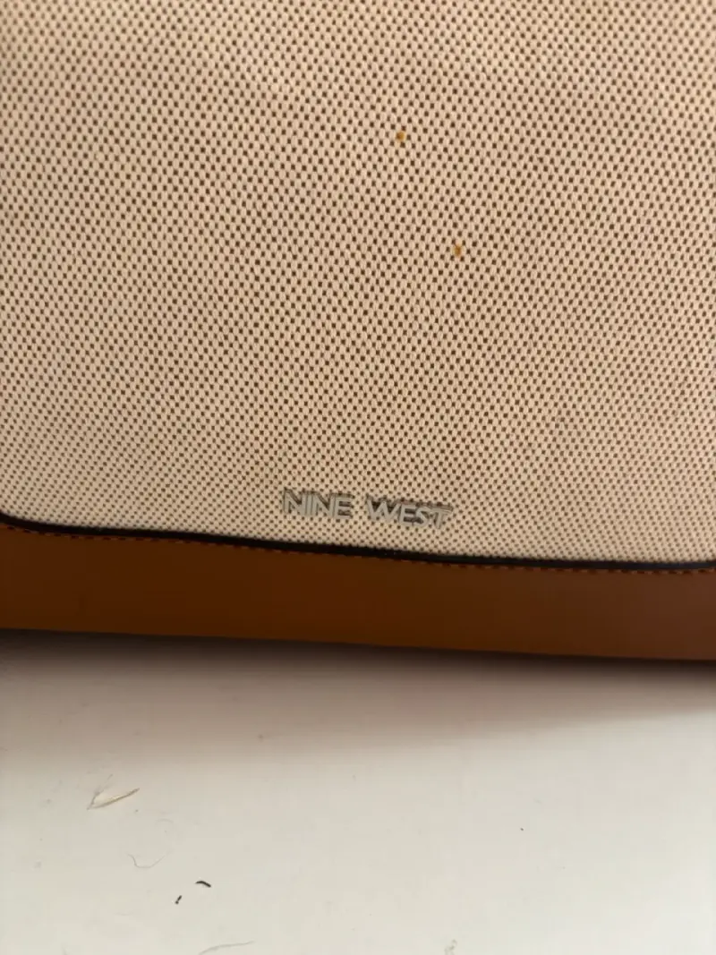 Cartera beige y marrón con cadena Nine West - 6