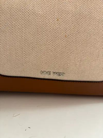 Cartera beige y marrón con cadena Nine West - miniatura 6