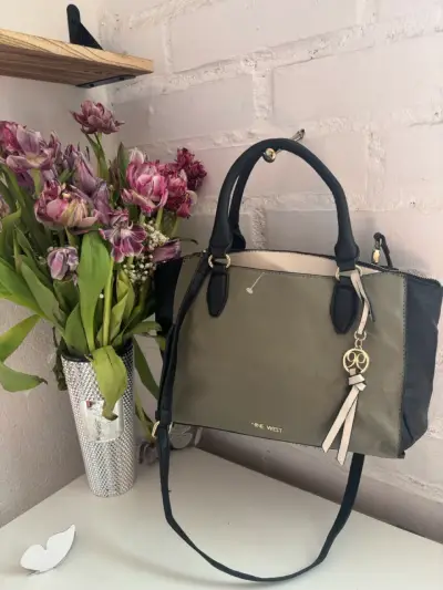 Bolso Nine West bicolor elegante - miniatura 1