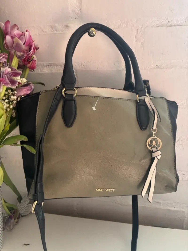 Bolso Nine West bicolor elegante - 2