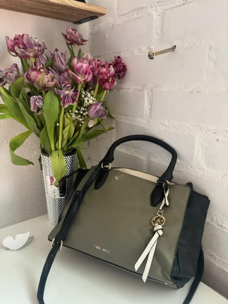 Bolso Nine West bicolor elegante - 3