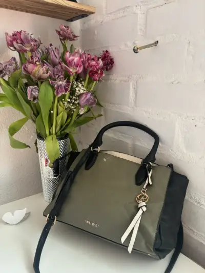Bolso Nine West bicolor elegante - miniatura 3