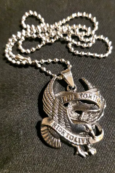 Collar con colgante de águila dorada - miniatura 2