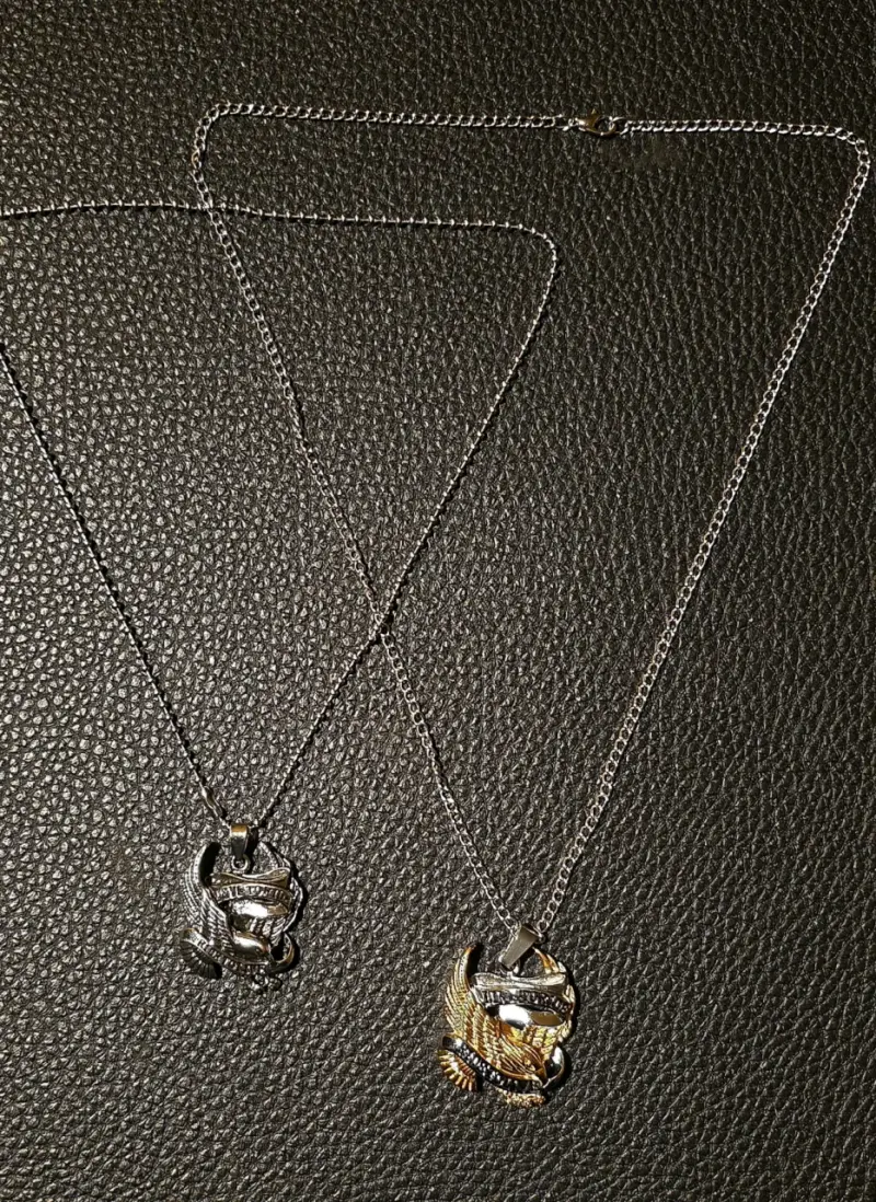 Collar con colgante de águila dorada - 4