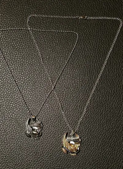 Collar con colgante de águila dorada - miniatura 4