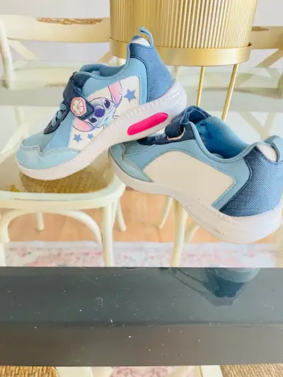 Zapatillas infantiles Stitch azul con luces - miniatura 1