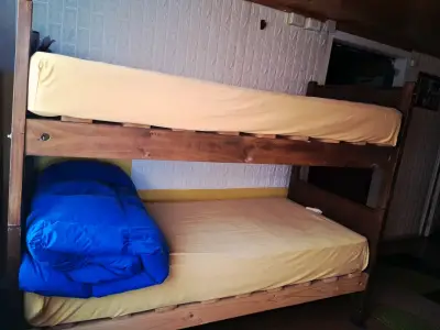 Litera de madera con colchones incluidos - miniatura 1