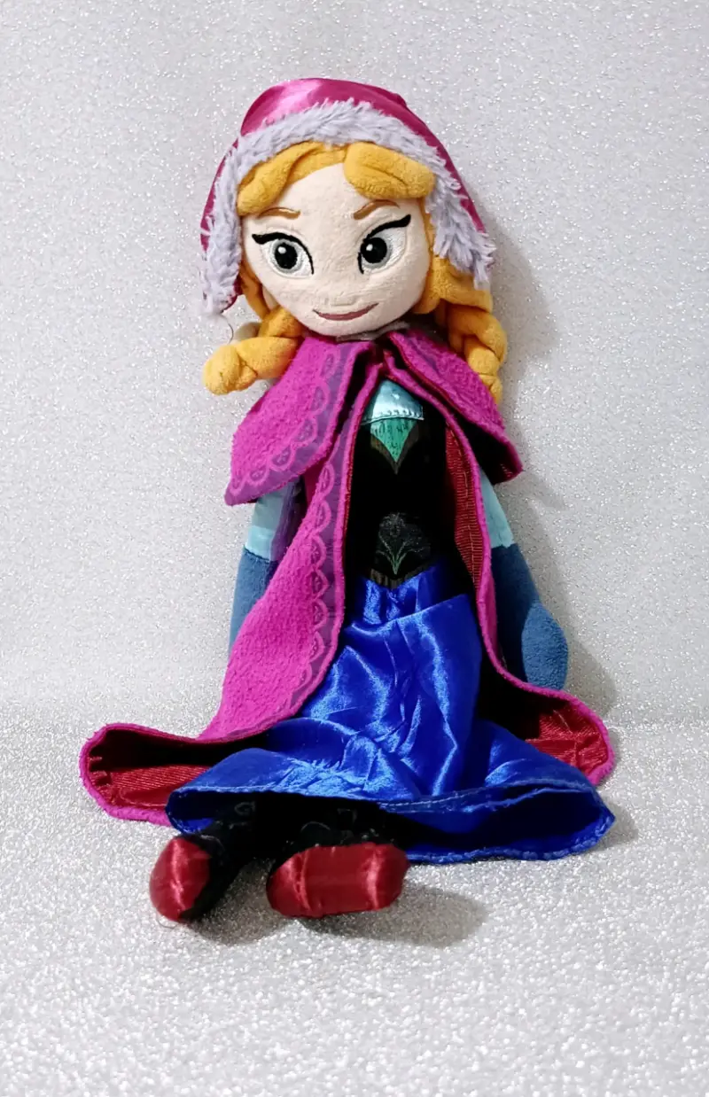 Muñeca de peluche princesa Ana