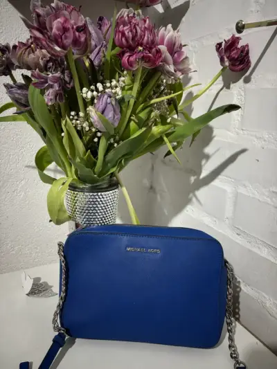 Cartera Michael Kors azul con cadena - miniatura 1