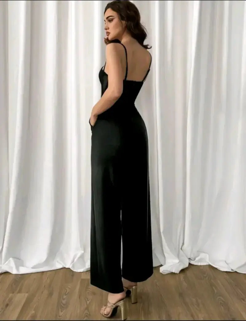 Elegante enterito negro con corset transparente - 3