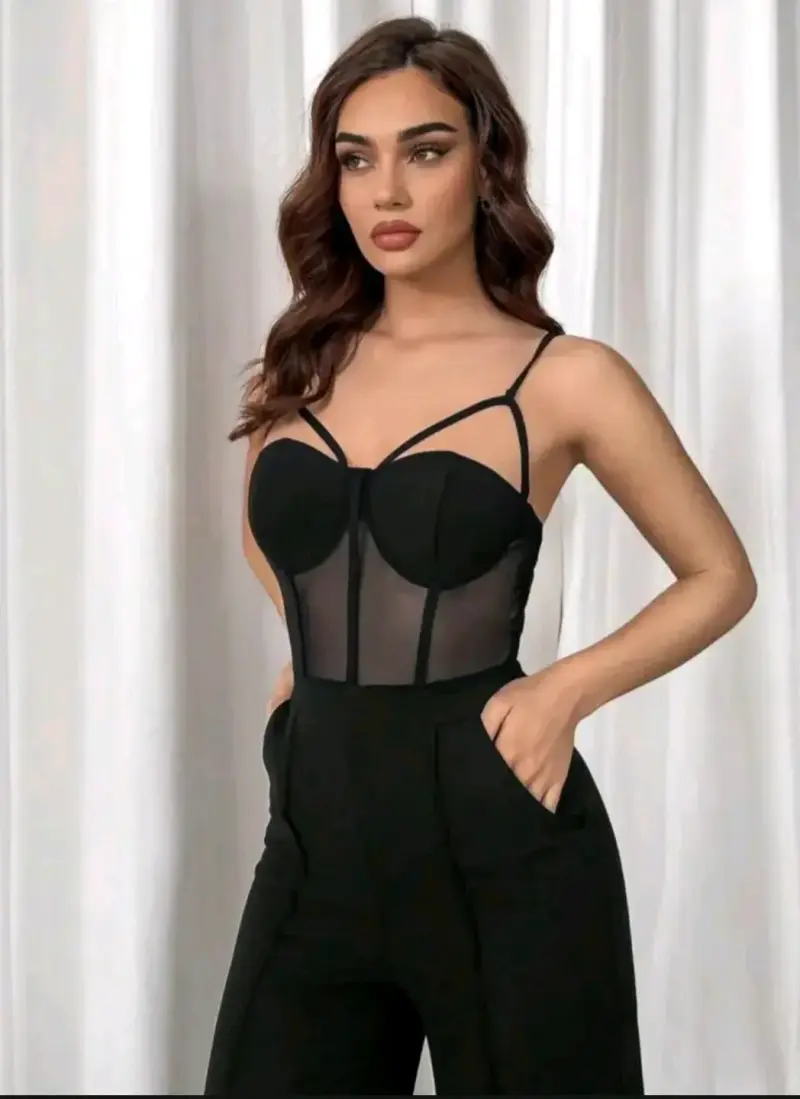Elegante enterito negro con corset transparente - 4