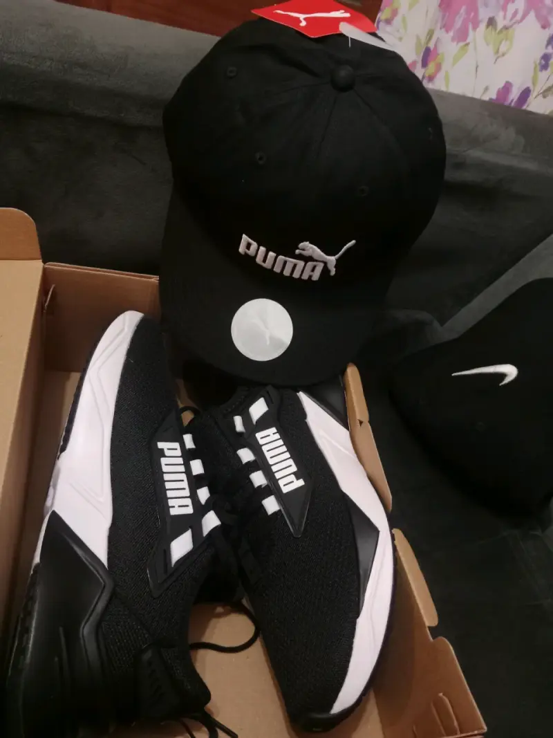 Zapatillas Puma negras con gorra a juego - 3