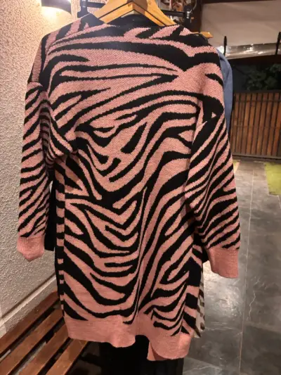 Cárdigan de punto con estampado animal print - miniatura 2