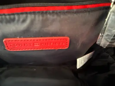 Mochila Tommy Hilfiger rayada negra y blanca - miniatura 4