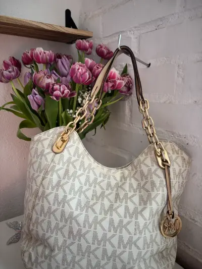 Bolso Michael Kors beige con logo - miniatura 1