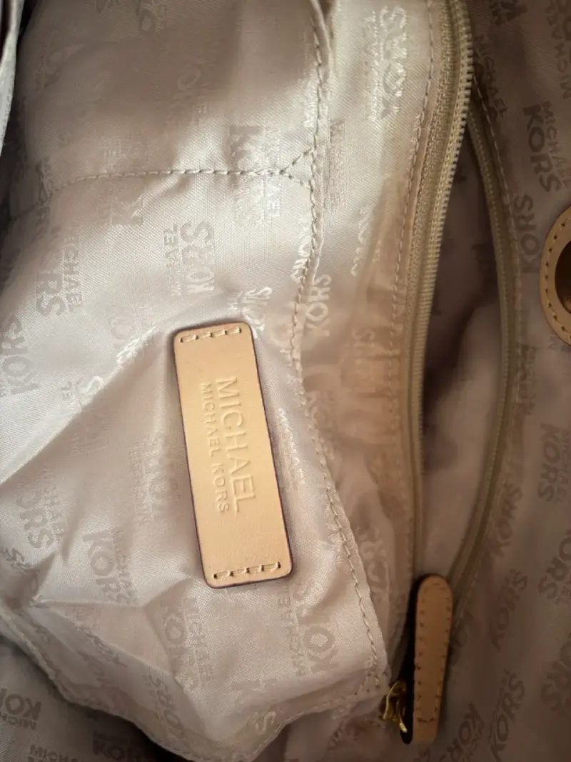 Bolso Michael Kors beige con logo - 5