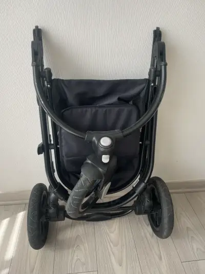 Coche de bebé bebeglo gris en buen estado - miniatura 4