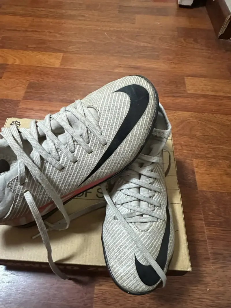Botines de fútbol Nike beige con tobillera - 3