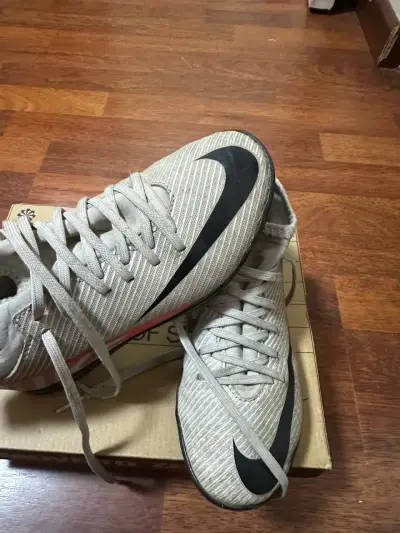 Botines de fútbol Nike beige con tobillera - miniatura 3