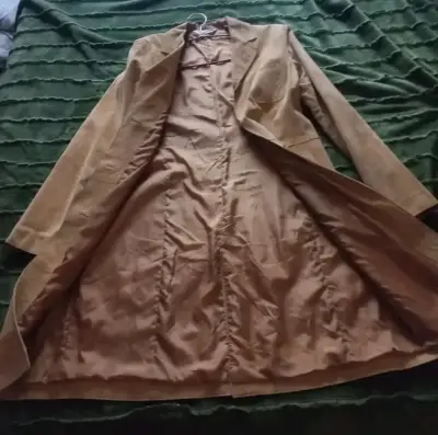 Abrigo de cuero gamuza, beige claro, para mujer. - miniatura 2