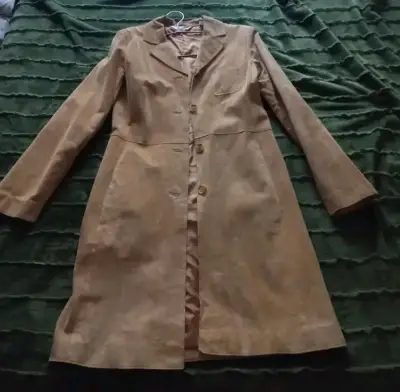 Abrigo de cuero gamuza, beige claro, para mujer. - miniatura 3