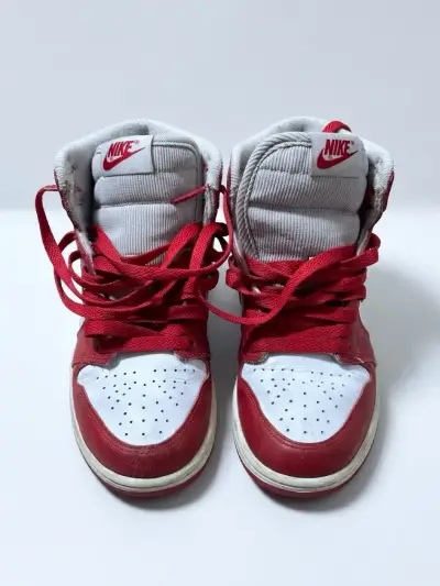 Zapatillas Nike Air Jordan rojas y blancas - miniatura 2