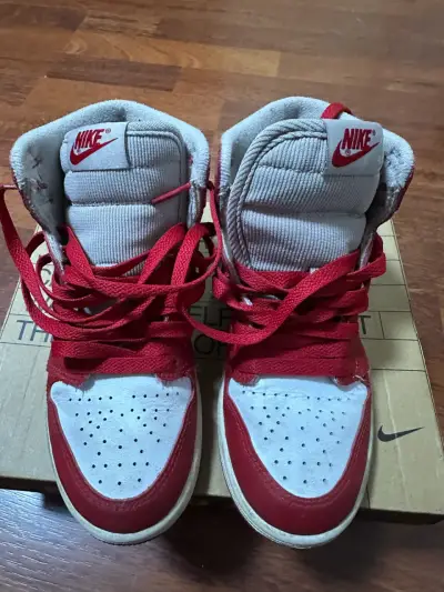 Zapatillas Nike Air Jordan rojas y blancas - miniatura 3