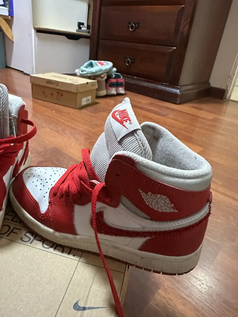 Zapatillas Nike Air Jordan rojas y blancas - 4