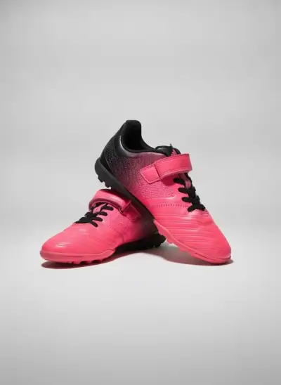 Zapatillas de fútbol infantil rosadas - miniatura 1