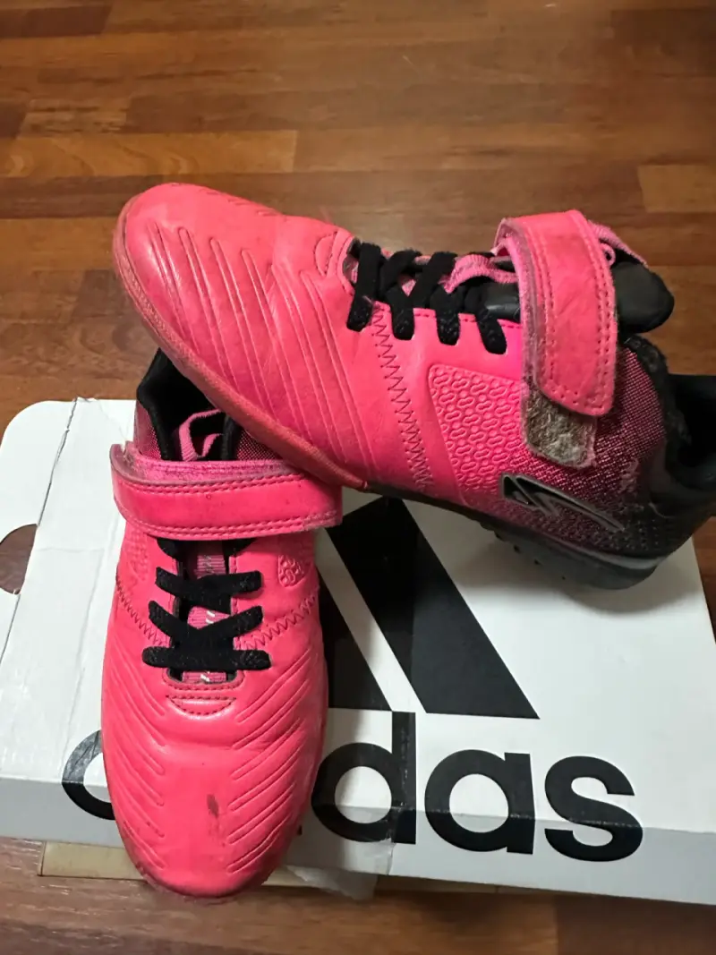 Zapatillas de fútbol infantil rosadas - 2